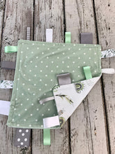Load image into Gallery viewer, Baby Neutral Tag Blanket / Green Snail Tag Blanket / Baby Shower Gift / Sensory Blanket / Sweet Snail Collection