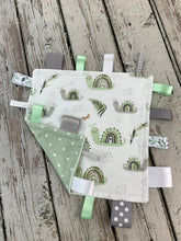 Load image into Gallery viewer, Baby Neutral Tag Blanket / Green Snail Tag Blanket / Baby Shower Gift / Sensory Blanket / Sweet Snail Collection