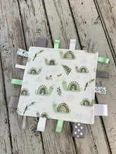 Load image into Gallery viewer, Baby Neutral Tag Blanket / Green Snail Tag Blanket / Baby Shower Gift / Sensory Blanket / Sweet Snail Collection