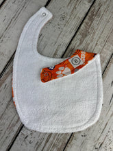 Load image into Gallery viewer, Clemson Tigers Baby Boy Bib Burp Cloth Gift Set / Clemson football baby / Clemson Bib Burp cloth / Clemson clothing/ Baby Shower Gift