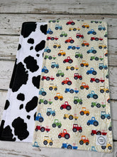 Load image into Gallery viewer, Burp cloth set of 2 in farm animal tractor print and cow print.
