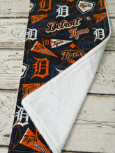 Load image into Gallery viewer, Terrycloth back of Detroit Tigers burp cloth

