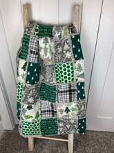 Load image into Gallery viewer, Christmas rag quilt throw / Green White Christmas Decor
